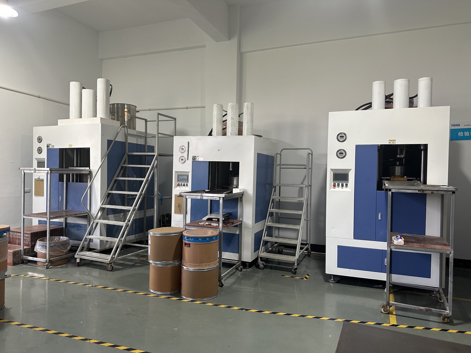 Automatic hydraulic molding presses for one-piece PTFE forming